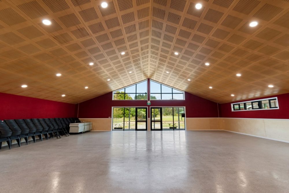otatara-marae-wharekai-dining-eating-red-autex-wood-ceiling-washable-floor-arcline-architecture
