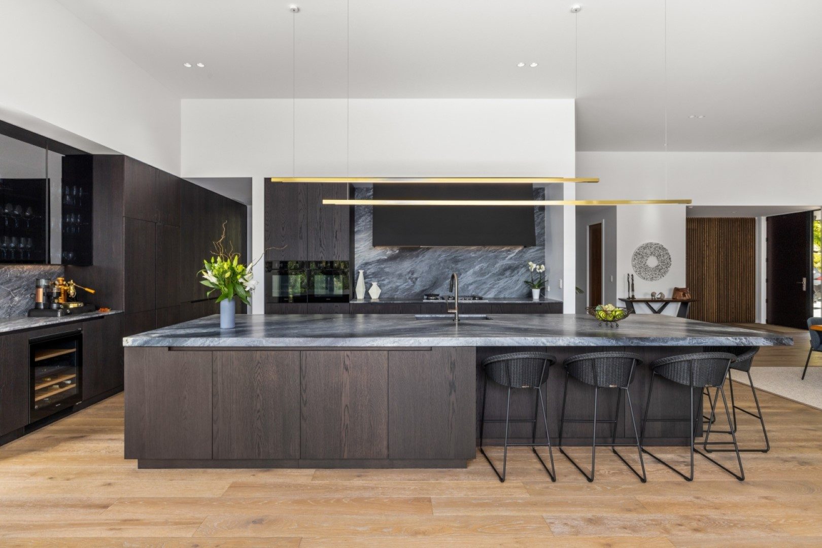 timber-overlay-flooring-black-kitchen-arcline-architecture-kerikeri
